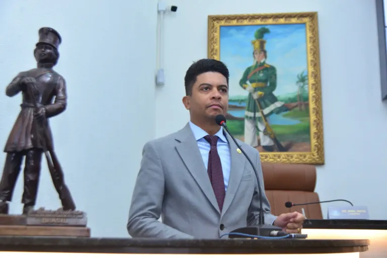 Patrolamento em rua da Gabriela 3 e limpeza no Sítio Matias