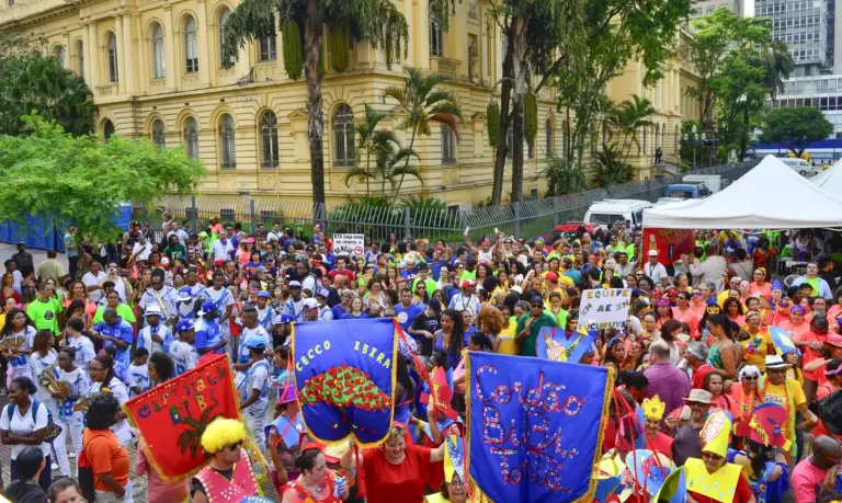 Ilu Obá De Min e Banda do Trem Elétrico abrem carnaval de rua em SP