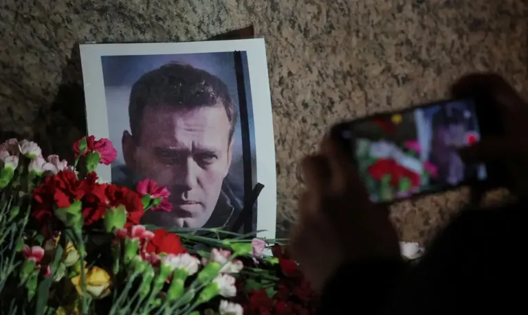 Morte de Navalny foi causada por veneno de sapo, afirmam europeus