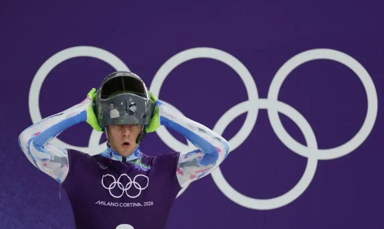 COI “implora” a ucraniano para competir sem o capacete com homenagens