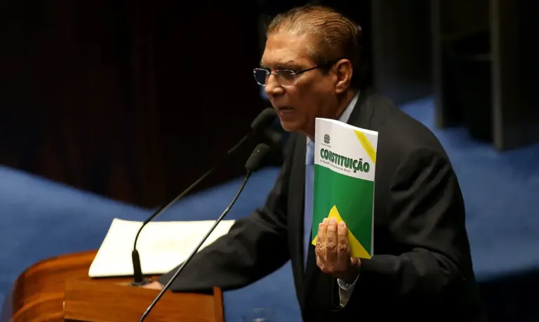 Senador Jader Barbalho é internado em Belém após mal-estar