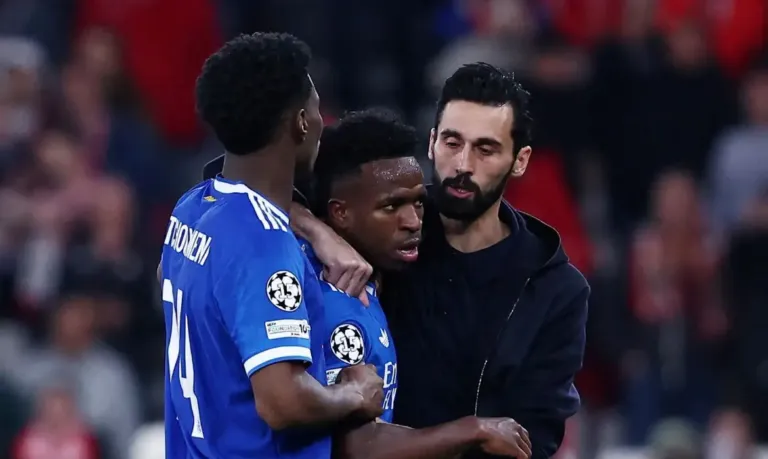 Vini Jr marca golaço e denuncia caso de racismo em Liga dos Campeões