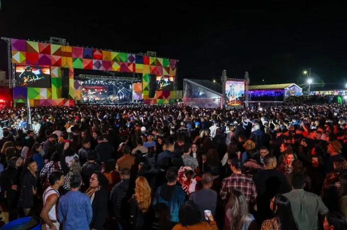 Arraiá da Conquista supera recorde de inscrições para seleção de artistas e intérpretes de Libras