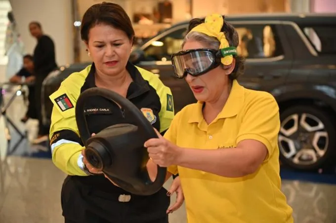 Simtrans leva campanha de conscientização sobre efeitos do álcool ao dirigir nos shoppings Boulevard e Conquista Sul