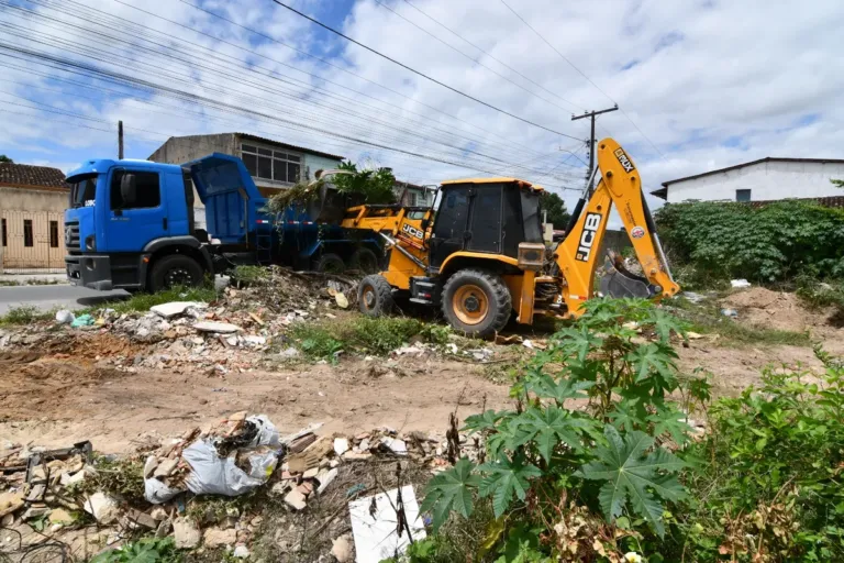 Seman intensifica combate a pontos irregulares de descarte de lixo em Alagoinhas