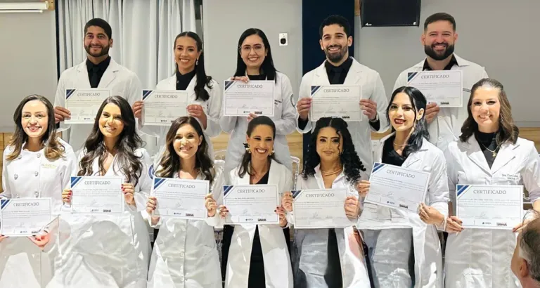 Hospital Clériston Andrade celebra formatura da residência médica de 16 novos especialistas