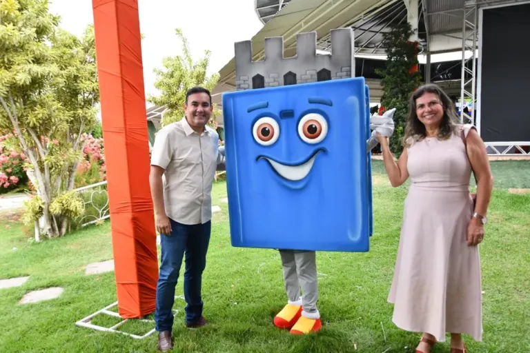 Gustavo Carmo anuncia auxílio mensal para 930 estudantes de EJA em Alagoinhas