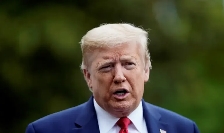 Trump posta vídeo racista com casal Obama como macacos