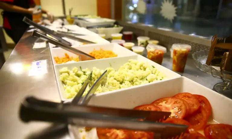 Alelo obtém liminar contra nova regra do vale-alimentação