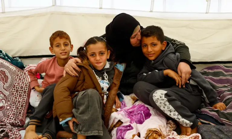 Mulheres palestinas descrevem “jornada de horror” ao voltar para Gaza