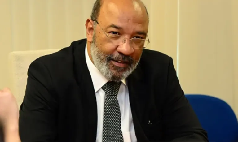 Morre professor Mário Theodoro