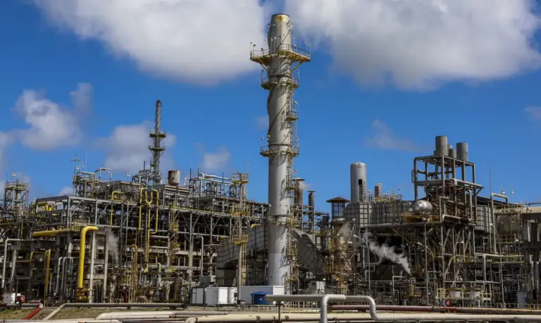 Câmara aprova redução de tributos para indústria química