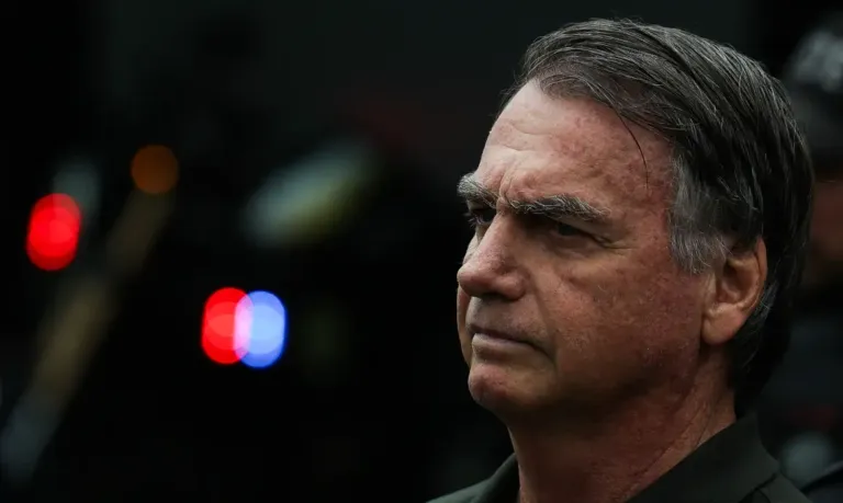 Laudo da PF descarta necessidade de hospitalização para Bolsonaro