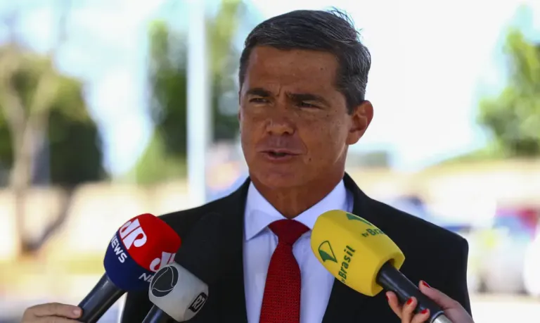 Exército diz ao STF que general pode receber visita íntima na prisão