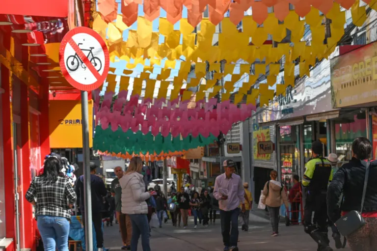 Secretaria Municipal de Mobilidade Urbana promove ação educativa para ciclistas no centro da cidade
