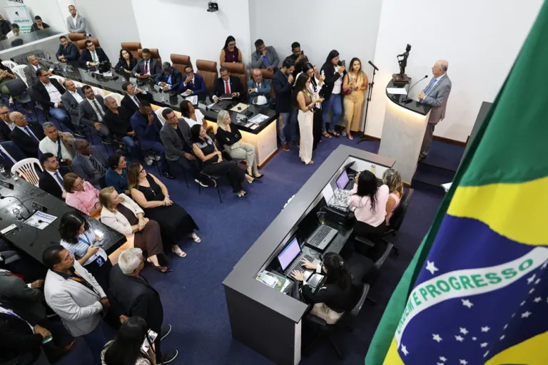 Prefeito destaca boa relação com Câmara na sessão de abertura do ano legislativo