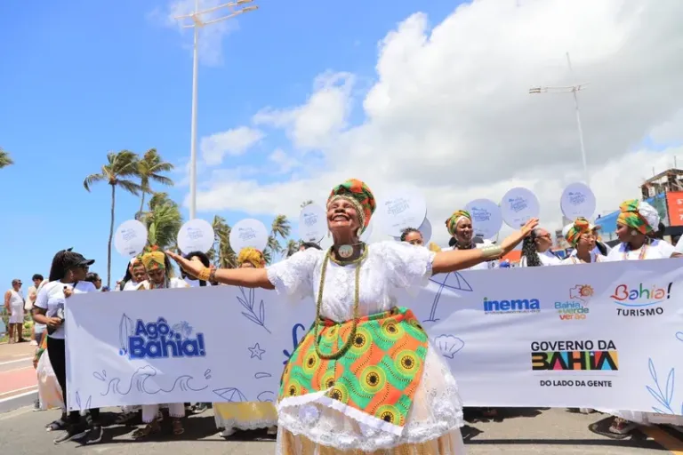 Com participação do projeto Agô Bahia, Lavagem de Itapuã atrai turistas nacionais e estrangeiros