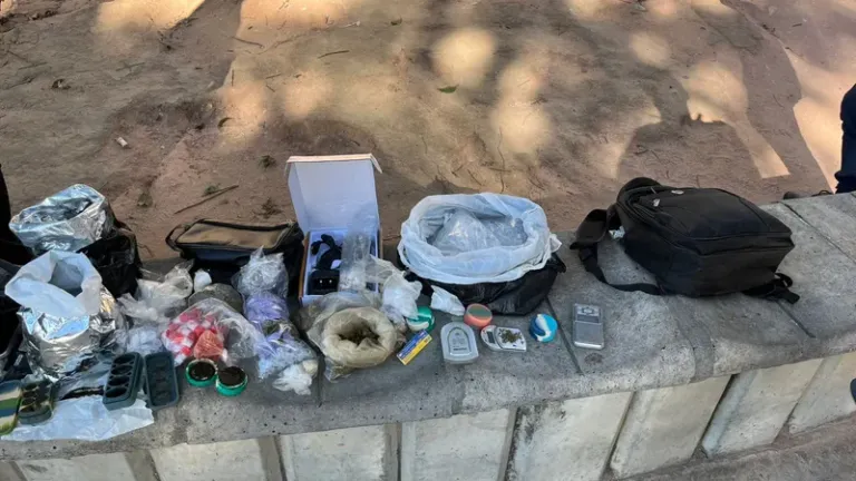 PM apreende carabinas e drogas na Gamboa
