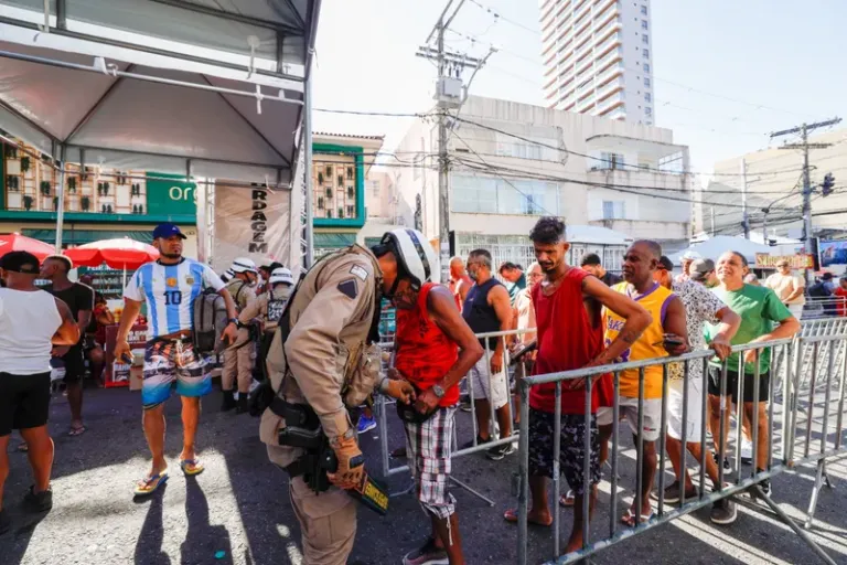 Portais de abordagem da PM reforçam segurança e já funcionam como acesso ao Furdunço em Salvador