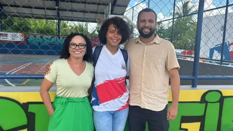 Estudante da rede estadual alfabetizada aos 11 anos de idade comemora ingresso na universidade