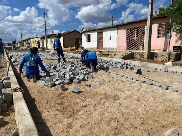 Pavimentação avança e transforma ruas de Massaroca