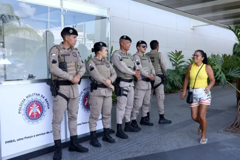 Operação Abadá reforça segurança nos pontos de entrega de camisas e fantasias em Salvador
