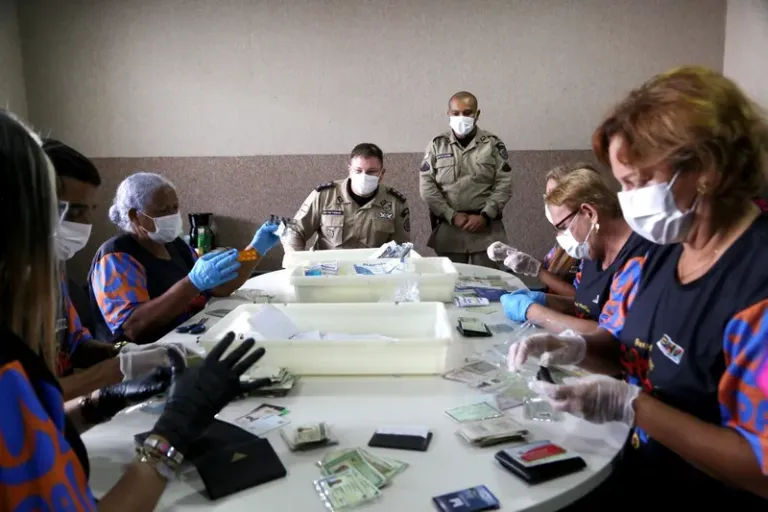 PM irá recolher documentos perdidos pelo folião no carnaval