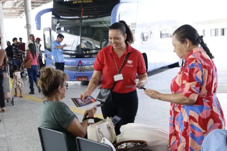 Carnaval 2026: MPBA leva campanha de combate à exploração sexual infantojuvenil na Rodoviária e hotéis de Salvador