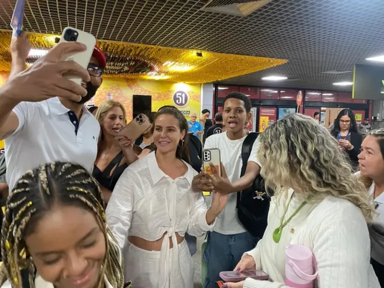 Famosos e turistas chegam para o Carnaval da Bahia e têm receptivo especial