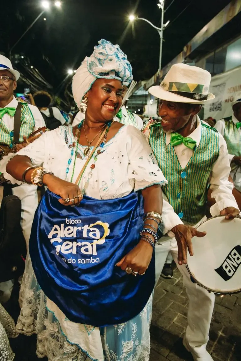 Alerta Geral exalta o legado de Arlindo Cruz em desfile histórico no Circuito Osmar