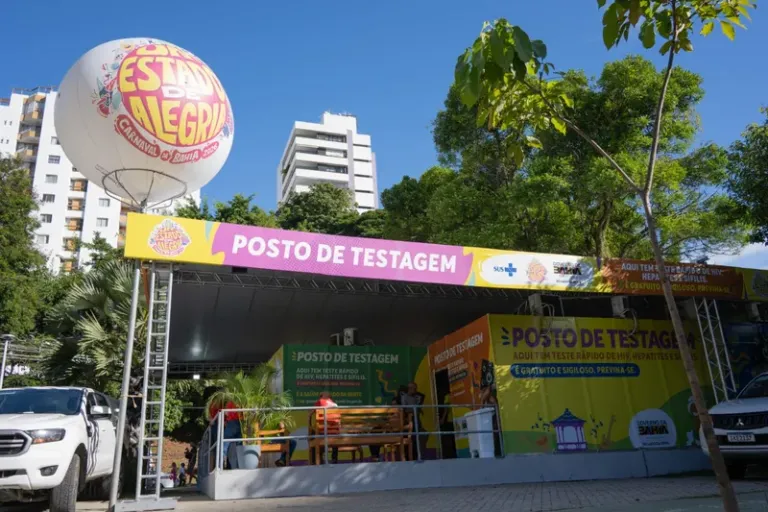 Testagem rápida e distribuição de preservativos no Carnaval