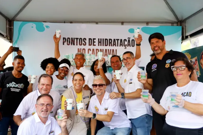 Carnaval do cuidado: governador visita Ilha de Hidratação no Campo Grande e destaca importância da ação