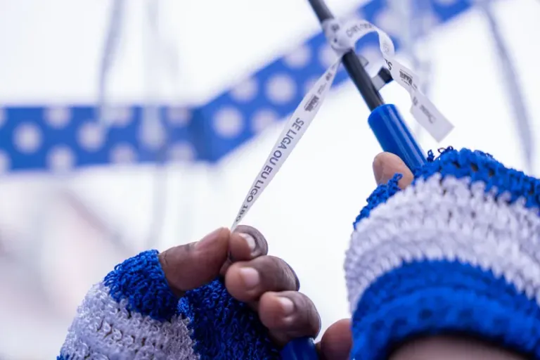 Campanha Laço Branco mobiliza Filhos de Gandhy no combate à violência contra a mulher