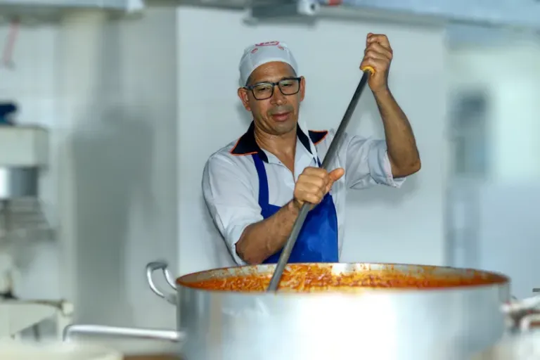 Governo do Estado garante 63 mil refeições para trabalhadores do Carnaval 2026