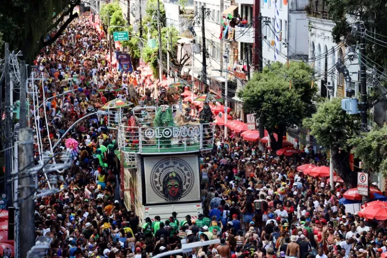 Ouro Negro: Pipoca do Olodum arrasta multidão com espetáculo de percussão no Campo Grande