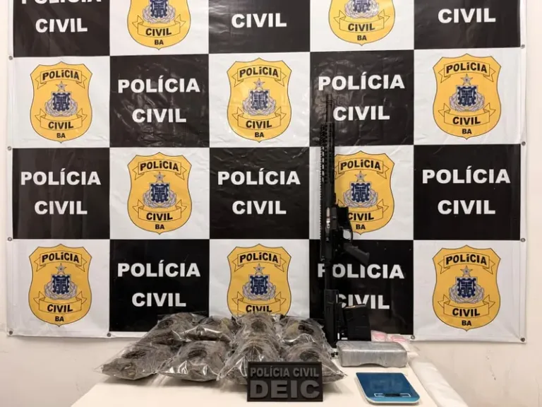 Polícia Civil apreende fuzil calibre .762 e mais de 3,6 kg de drogas em Salvador