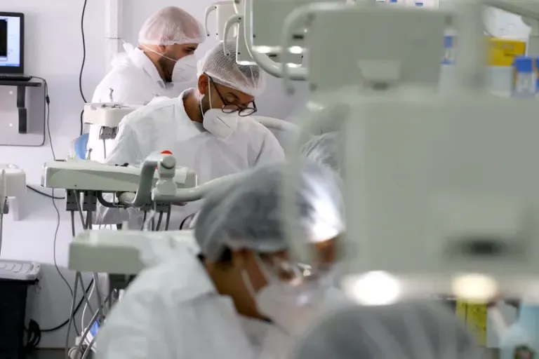 Mais de 250 profissionais são convocados para reforçar a assistência à saúde na Bahia