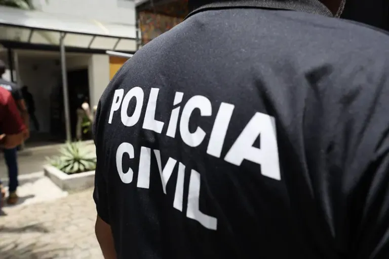 Homem é preso em flagrante por feminicídio em Camaçari