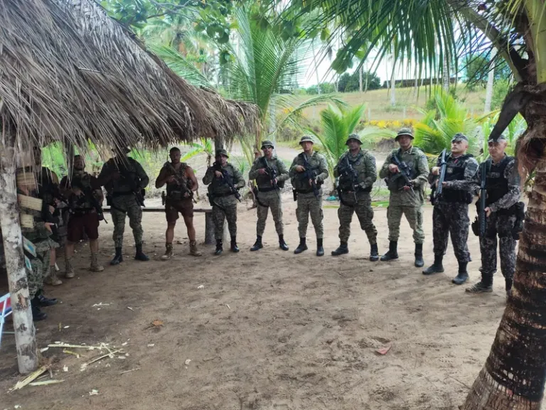 Suspeitos de atirar em turistas são detidos e esconderijo de armas é descoberto no sul da Bahia