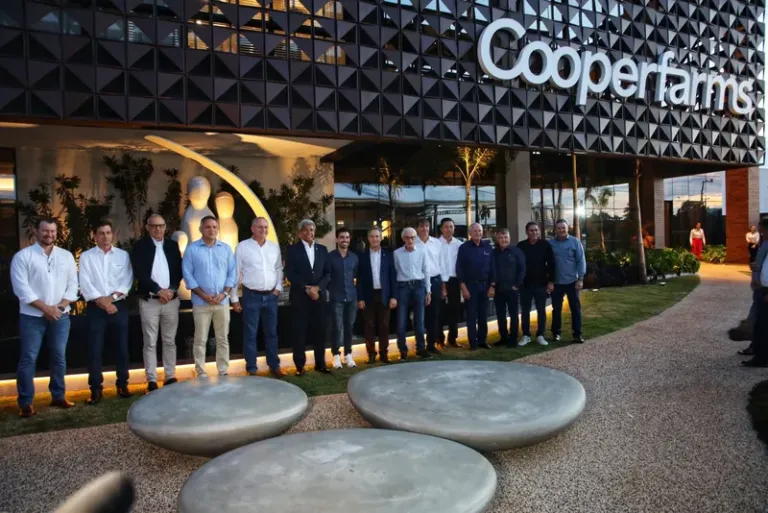 Jerônimo Rodrigues destaca fortalecimento da agroindústria durante visita à Cooperfarms, em Luís Eduardo Magalhães