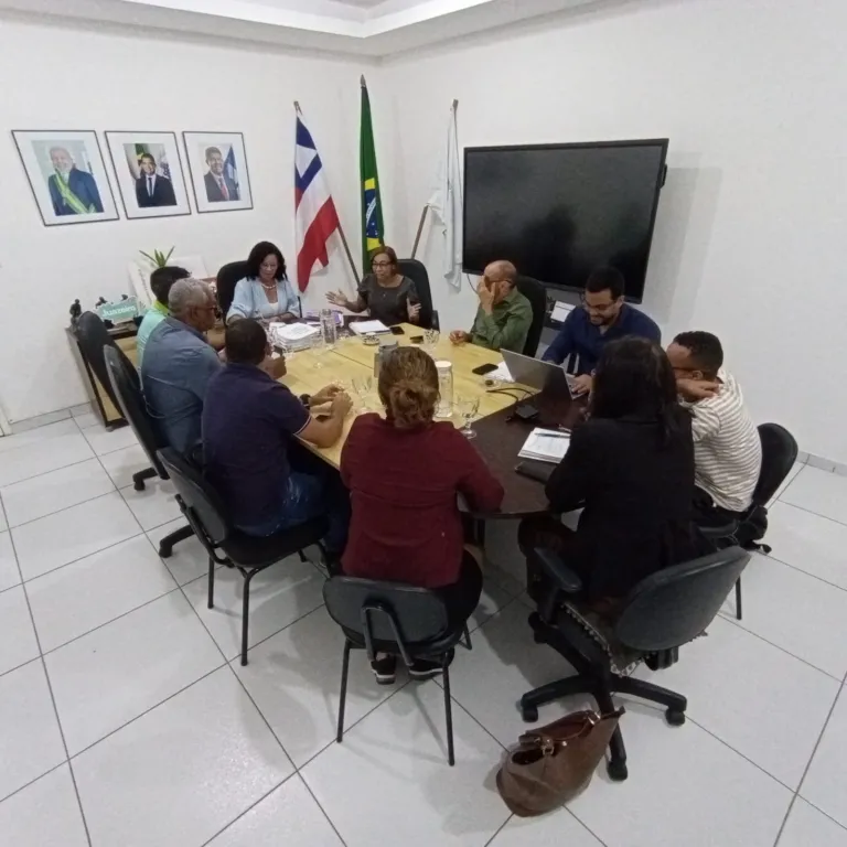 Reunião com a APLB e o Sinserp para tratativa dos direitos e deveres dos profissionais da Educação, na garantia do cumprimento dos 200 dias letivos