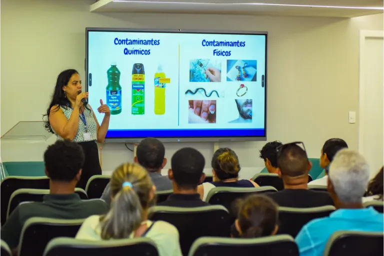 Prefeitura promove reunião técnica para orientar food trucks sobre manipulação segura de alimentos no Carnaval