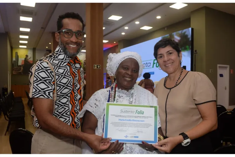 Prefeitura promove encerramento de ciclo do Programa SustentaFolia com certificação para baianas de acarajé