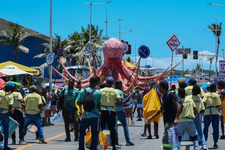 Lavagem de Itapuã celebra 121 anos aliando tradição, fé, alegria e povo na rua