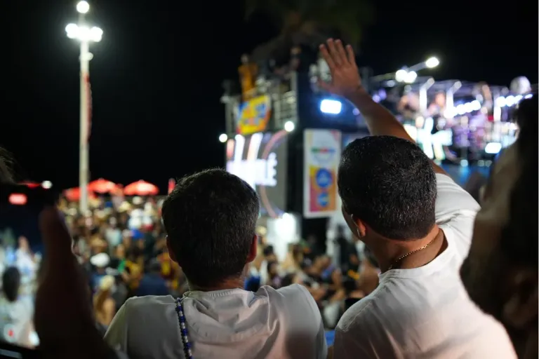 Bruno Reis destaca apoio aos ambulantes no Carnaval de Salvador com 7 mil refeições diárias e transporte gratuitos