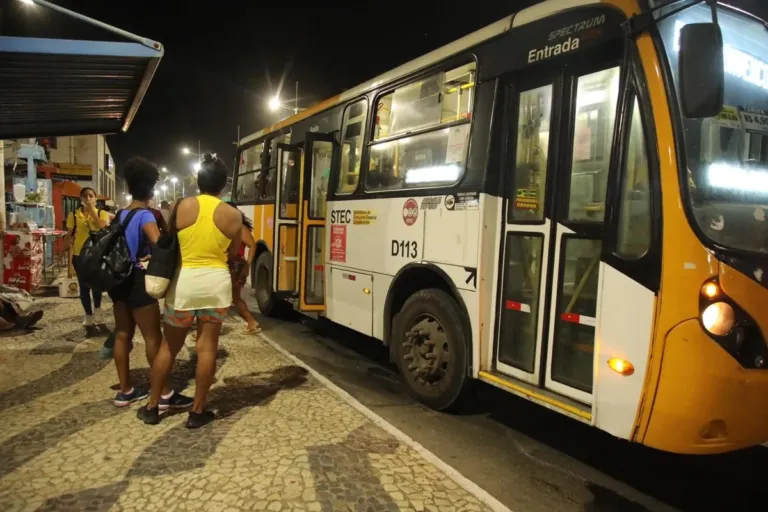Prefeitura reforça transporte na madrugada com frota reguladora durante o Carnaval