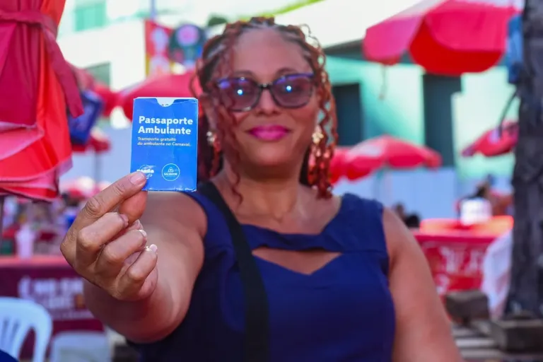 Ambulantes já usaram 34 mil passagens dos cartões de transporte entregues pela Prefeitura para o Carnaval