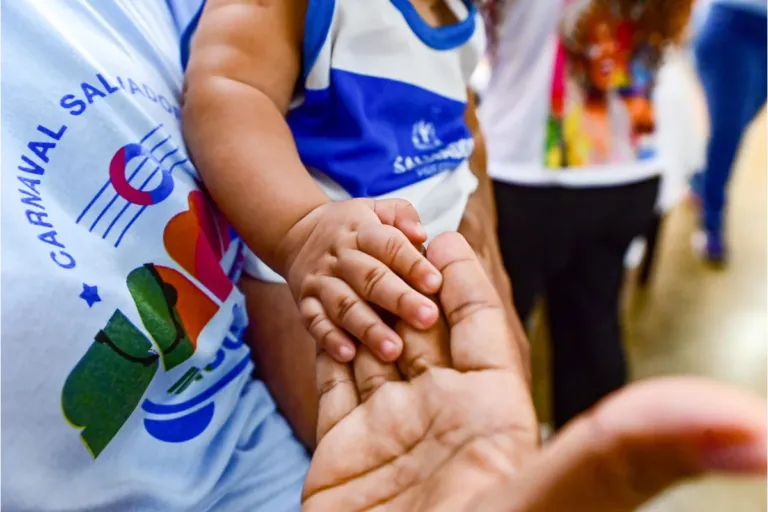 Mais de 2,2 mil procedimentos odontológicos reforçam cuidado para filhos de ambulantes no Salvador Acolhe