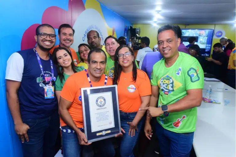 Carnaval de Salvador entra para o Guinness com a maior ação de reciclagem de latinhas do mundo