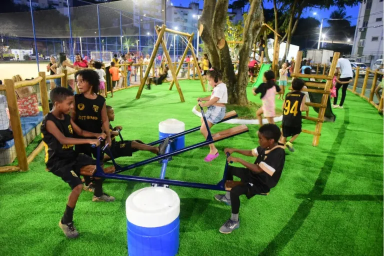 Prefeitura entrega praça requalificada e devolve espaço de lazer à comunidade do Marback